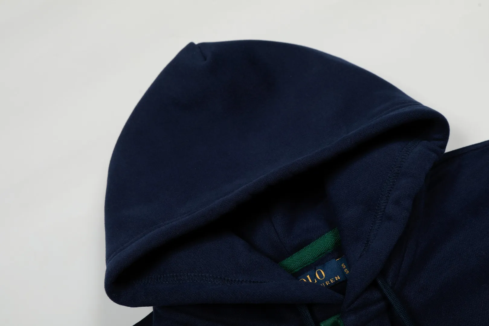 P300 Top Quality" Style Number: 8103# [Ralph Lauren 20th Anniversary Badge Embroidered Deconstructed Autumn and Winter Hooded Sweatshirt] ✅Ralph Lauren Anniversary Autumn and Winter Plush Hooded Sweatshirt for Men and Women ✅380g 100% pure cotton heavy-grabbed cloud velvet ✅Three-layer hidden partial placket Reactive dyeing D65 raw cotton double herringbone belt Wide and narrow partitions ✅Single color single version High-precision embroidery Same as original order ✅Simple upper body, easy to match, ootd must-have, versatile, recommended for couples to wear when traveling ~ Size: S-XL Color: White Navy
